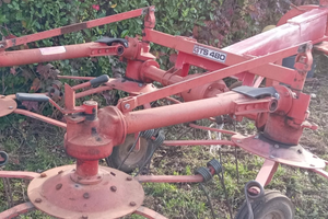 Girello ranghinatore andatore fieno