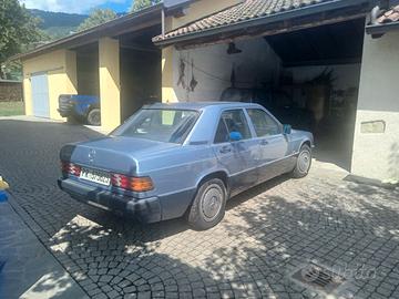 Automobile Mercedes 190