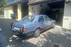Automobile Mercedes 190
