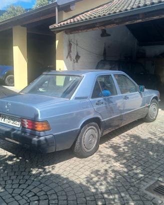 Automobile Mercedes 190