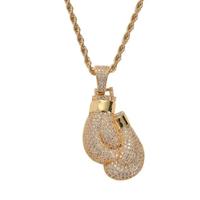 collana con pendente a forma di guantoni da boxe 