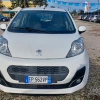 Peugeot 107 1.0 68CV 5 porte . Allure 2Tronic