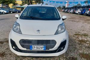 Peugeot 107 1.0 68CV 5 porte . Allure 2Tronic