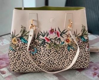 Borsa lui jo a spalla