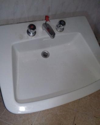 Lavandino in ceramica