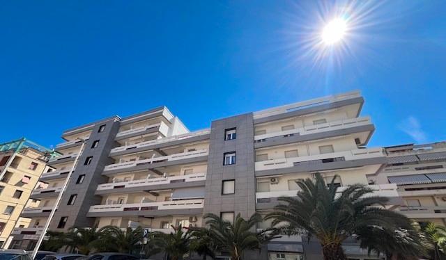 A due minuti da viale italia ampio locale