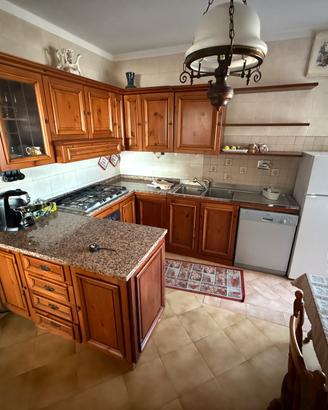 Cucina Del Tongo legno massello e  granito