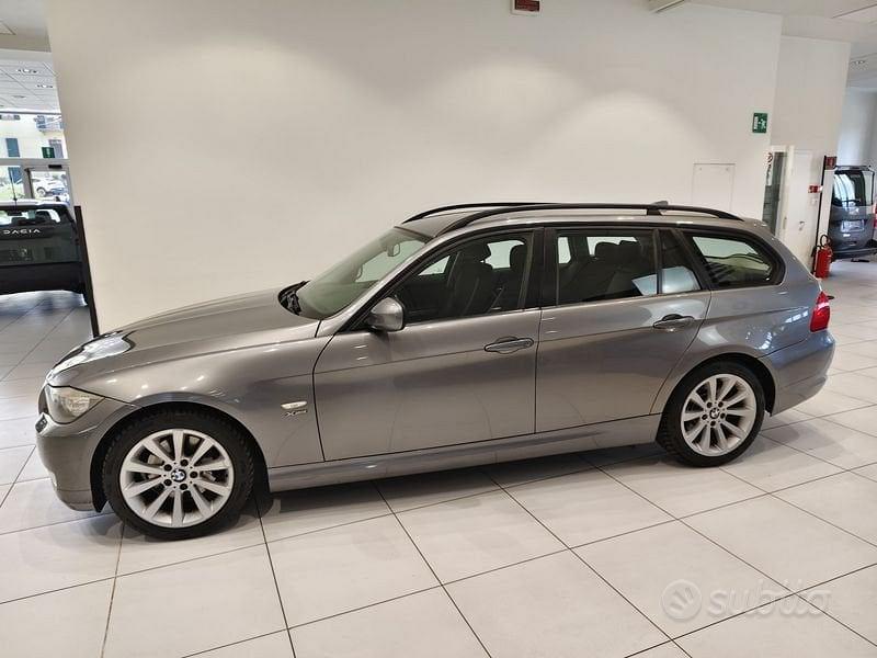 BMW 3 Series 2009 photo 2