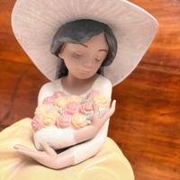 Statuetta in porcellana Lladro’ “bimba con fiori”