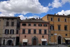 TODI - CENTRO STORICO: ATTICO IN PIAZZA DEL POPOLO
