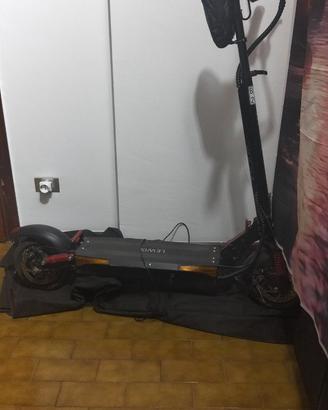 Monopattino elettrico Majestic Lewis