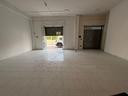 locale-commerciale-80-mq-con-doppia-vetrina