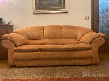 Set divano tre poati e due poltrone