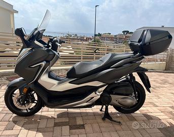 Honda Forza 300