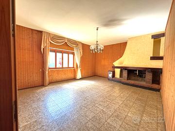 Indipendente con ampio cortile e balcone