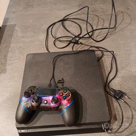 PS4 da 1 TB slim con 7 giochi in DVD e  altri 2