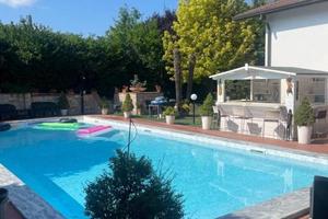Villa di 1300 m² con più di 5 locali e box auto do