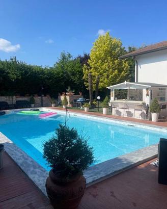 Villa di 1300 m² con più di 5 locali e box auto do