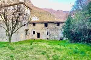 CASA SEMINDIPENDENTE A ARCO