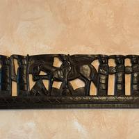 Pannello etnico in legno intagliato a mano