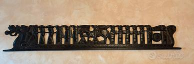 Pannello etnico in legno intagliato a mano