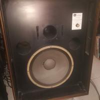 JBL L200