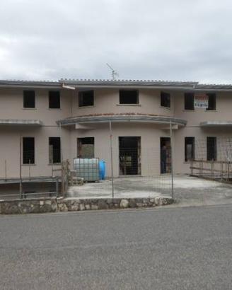 Casa indipendente di 700 m² con più di 5 locali e 