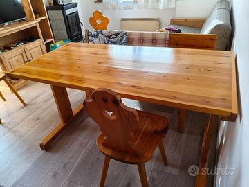 Tavolo in legno massello stile montano