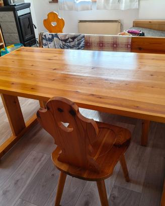 Tavolo in legno massello stile montano