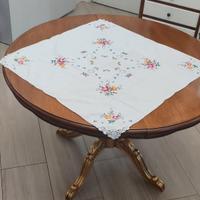 Tovaglia da thè con ricamo quadrata
