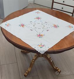 Tovaglia da thè con ricamo quadrata