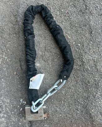 catena con lucchetto per moto