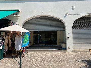 Negozio Ischia corso Vittoria Colonna