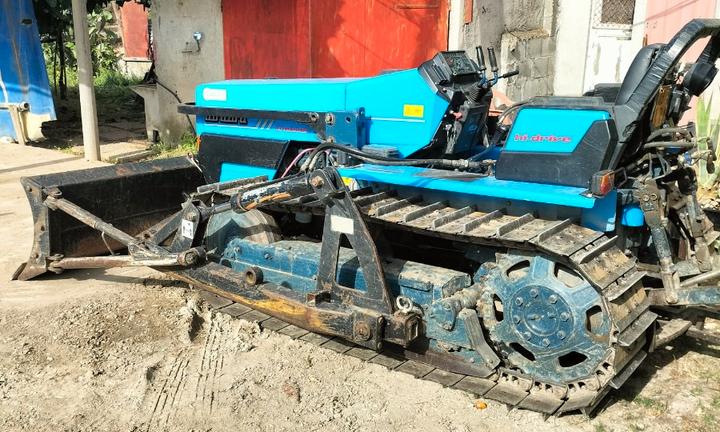 Landini cingolato Trekker 75F con apripista