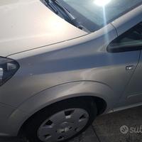 Parafango sx opel zafira b anno 2006