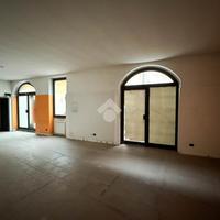 NEGOZIO A OGGIONO