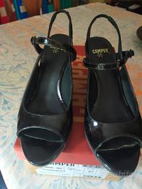 sandali in vernice nera Camper
