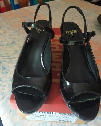 sandali in vernice nera Camper
