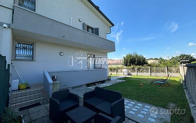 Porzione di villa con giardino