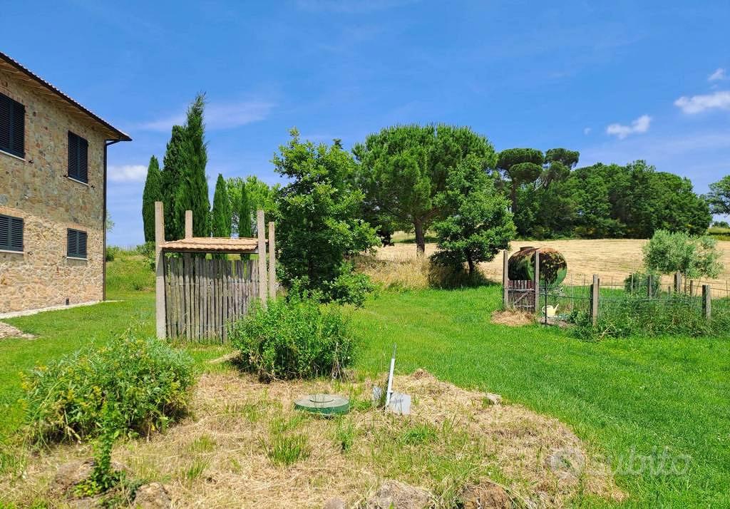 Rustico / Casale di 345 m² con più di 5 locali a M - Vista 4