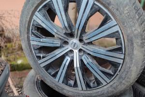 Cerchi originali Volvo 19" con gomme Pirelli 235/5