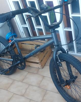 BMX B'TWIN Wipe 100  bici
