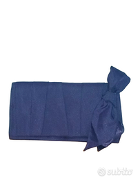 Elegante pochette viola con fiocco - perfetta per