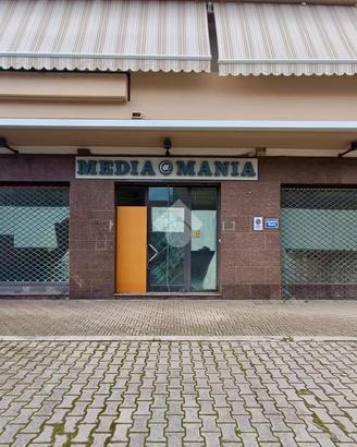 NEGOZIO A GIULIANOVA
