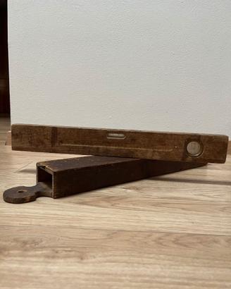 Livella d'epoca in legno antica vintage e custodia