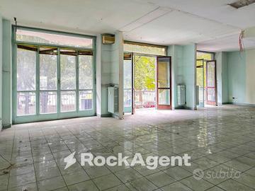 LOCALE COMMERCIALE IN PIAZZA DERNA 236