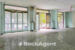 LOCALE COMMERCIALE IN PIAZZA DERNA 236