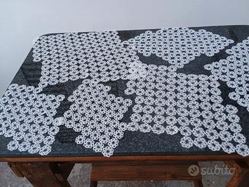 centrini fatti a mano a chiaccherino