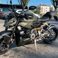 Ducati Streetfighter V2