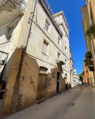 CASA SEMINDIPENDENTE A LANUSEI